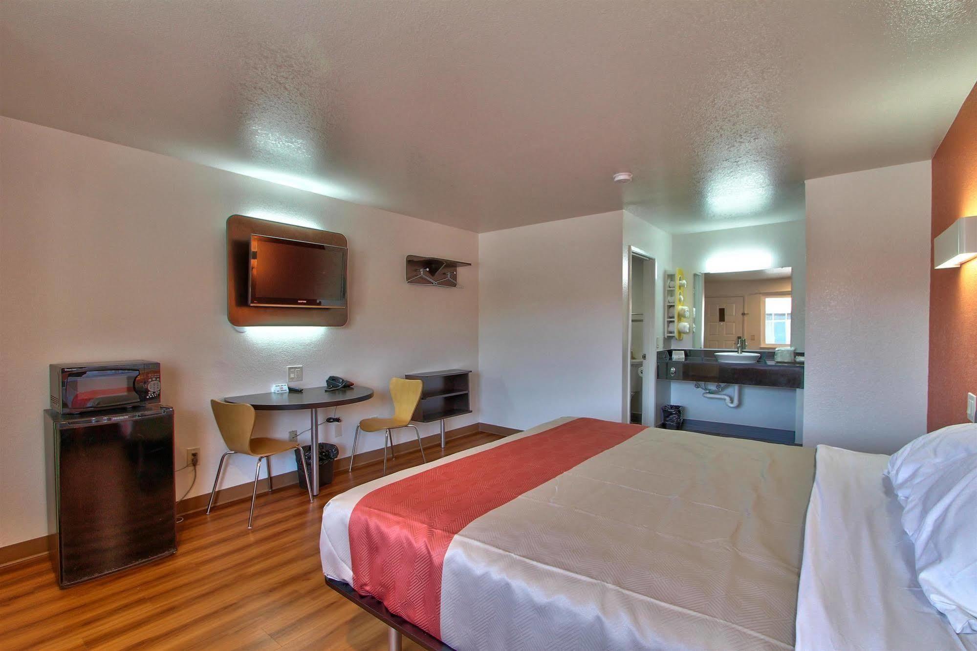 Coastal Valley Inn - Monterey Castroville Eksteriør billede